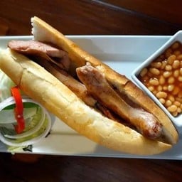 ไส้กรอก กับ ถั่ว