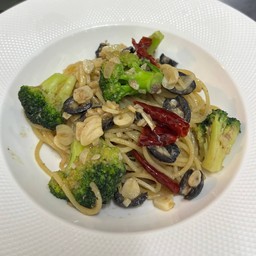Spaghetti AOP Anchovy Broccoli