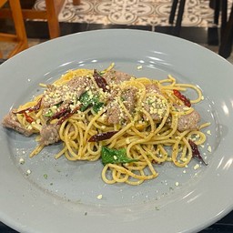 เนื้อโคขุนสไลด์ผัดพริกแห้ง