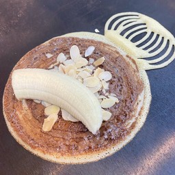 นูเทลล่า+กล้วยหอม+อัลมอนด์