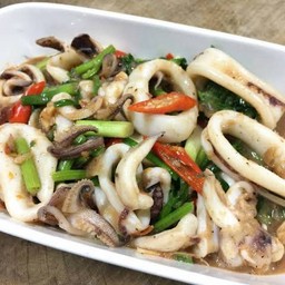 ปลาหมึกผัดกะปิ