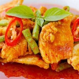 ผัดพริกแกงไก่