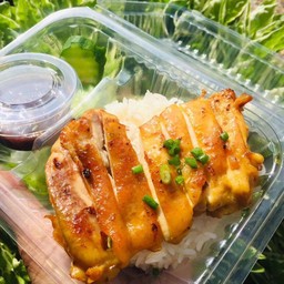 ข้าวไก่ย่างจิ้มแจ่ว