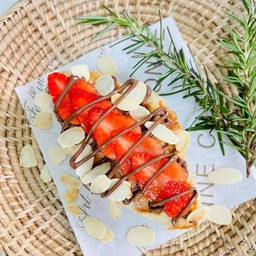 ครอฟเฟิล นูเทล่า สตอเบอร์รี่ อัลม่อนด์