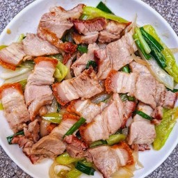 ข้าวผัดพริกหยวกหมูกรอบ