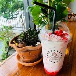 นมสด สตรอว์เบอร์รี่ เย็น