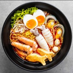 ก๋วยเตี๋ยวต้มยำรวมทะเล ไข่ยางมะตูม