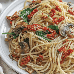 สปาเก็ตตี้พริกแห้งเห็ดแชมปิญองผักรวม