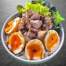 SEASONED BOILED EGGS With CHASHU/หมูชาชูเเละไข่หมักซอส