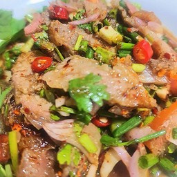 น้ำตก หมู