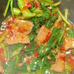 ข้าวคะน้าหมูชิ้น