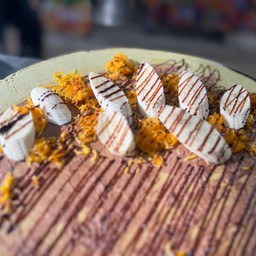 กินเครป นูเทลล่า+ฝอยทอง+กล้วยหอม+ลูกเกด