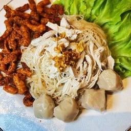 อาตี๋หมี่ไก่ฉีก