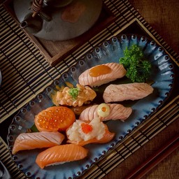 ชุดรวมข้าวปั้นพรี่เมี่ยมแซลมอน