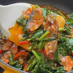 ข้าวคะน้าปลากระป๋อง