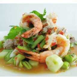 ยำก้านคะน้ากุ้งลวก