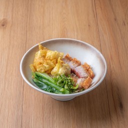 บะหมี่แห้งหมูกรอบ