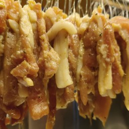 หมูสะโพกติดมันแดดเดียว