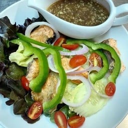 สลัดปลาแซลมอน