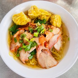 บะหมี่เกี้ยวหมูแดงน้ำใส พิเศษ