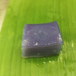 ขนมชั้นอัญชัน(ชิ้นละ)