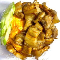 ข้าวหมูหวาน(สามชั้น) ไข่ข้น
