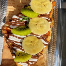 ครอฟเฟิล วิปครีม กล้วยหอม กีวี่ นูเทล่า