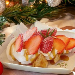 ครอฟเฟิล วิปครีมสตอเบอร์รี่ ราดคาราเมล