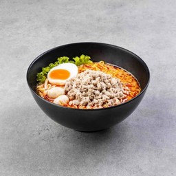 ก๋วยเตี๋ยวต้มยำลูกชิ้นหมูล้วน