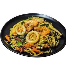 สปาเก็ตตี้ขี้เมาทะเล (ปลาหมึก+กุ้ง)