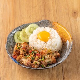 ข้าวราดหมูกรอบผัดพริกเกลือ