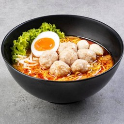 ก๋วยเตี๋ยวต้มยำหมูเด้ง ไข่ยางมะตูม