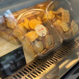 ขนมปังกรอบ-เนยกระเทียม