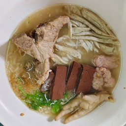 ข้าวต้มทรงเครื่องรวมมิตร