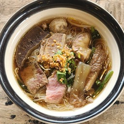 ก๋วยเตี๋ยวเนื้อตุ๋น