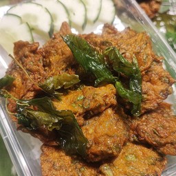 ข้าวโปะทอดมันปลากราย