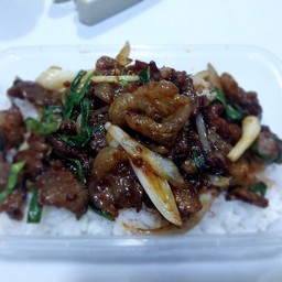 เนื้อแดดเดียวผัดพริกเผาราดข้าว