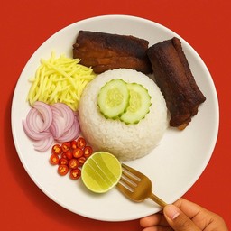 ข้าวปลาดุกร้าทอดยำ