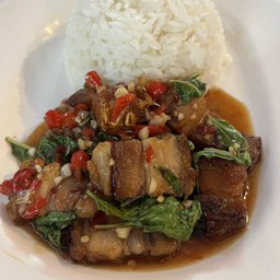 ข้าวกระเพราหมูกรอบ