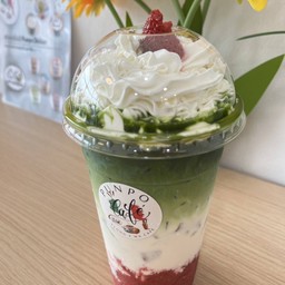 ชาเขียวสตอเบอรี่  แก้วใหญ่ 22 ออนซ์
