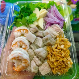 ข้าวขยำกุ้งผสมสามชั้น