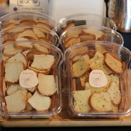 ขนมปังกรอบ-เนยนม