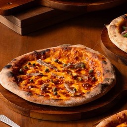 Anchovy caper pizza