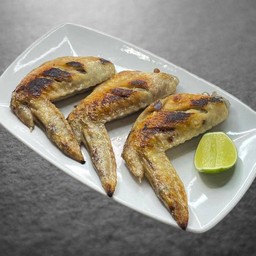 GRILLED CHICKEN WINGS/ปีกไก่ย่างเกลือ