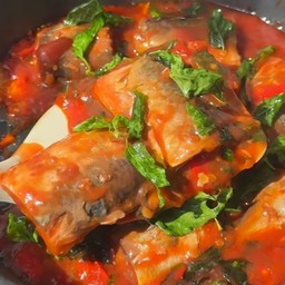 ข้าวกะเพราปลากระป๋อง