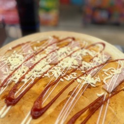 เครปแป้งวนิลา พริกเผา หมูหยอง แฮม