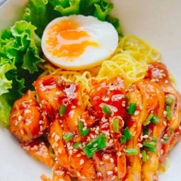 บะหมี่ไก่ย่าง ราดซอสเทอริยากิ ไข่ต้ม