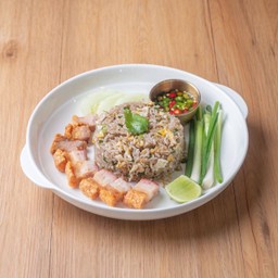 ข้าวผัดหมูกรอบ