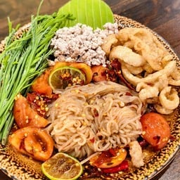 ตำเส้นเล็กปลาร้าขึ้นบก