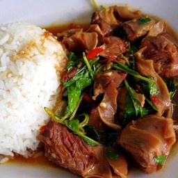 ข้าวกะเพราเนนื้อตุ๋่น